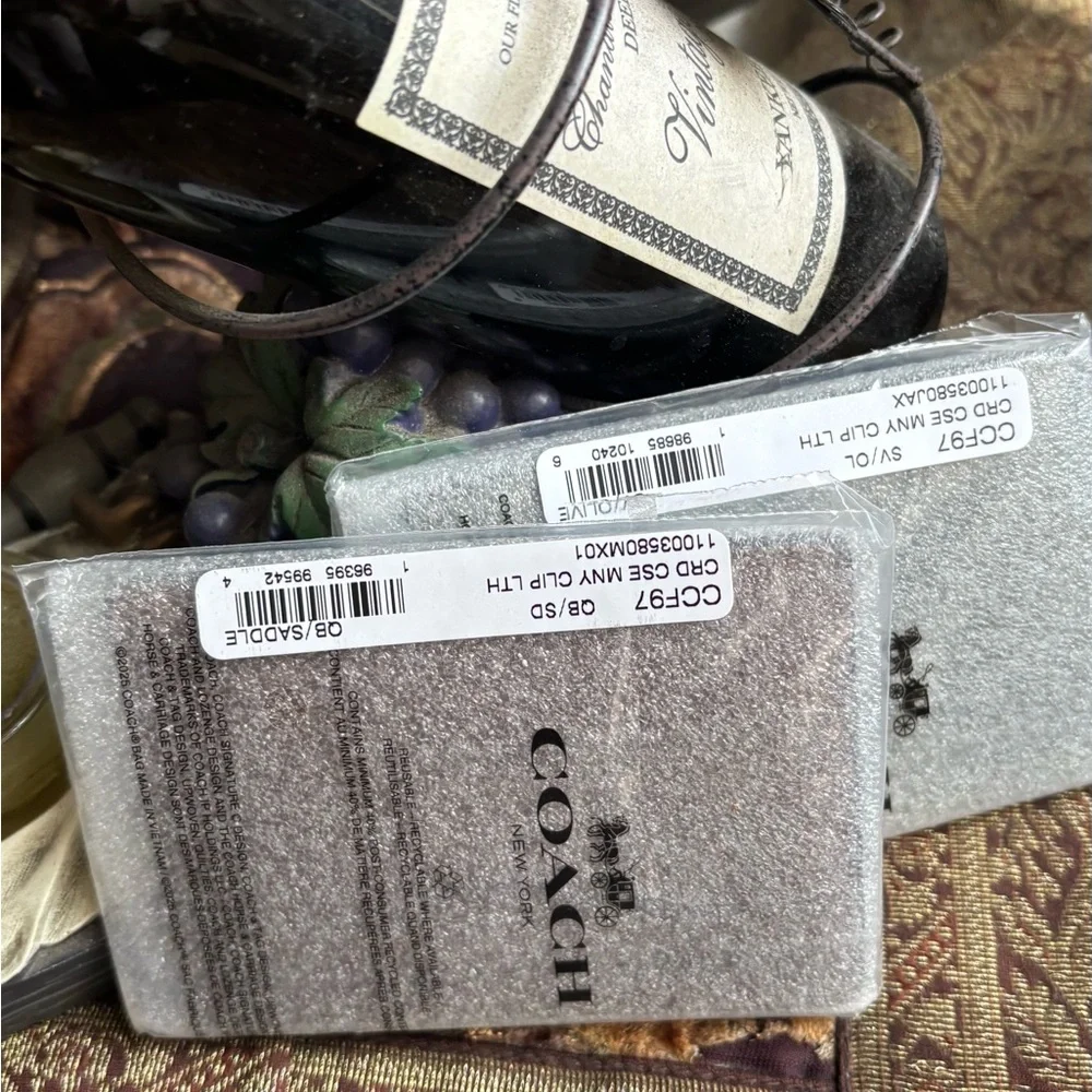 AUTHENTIC Coach Green Leather Card Holder with Clip - Picture 6 of 6